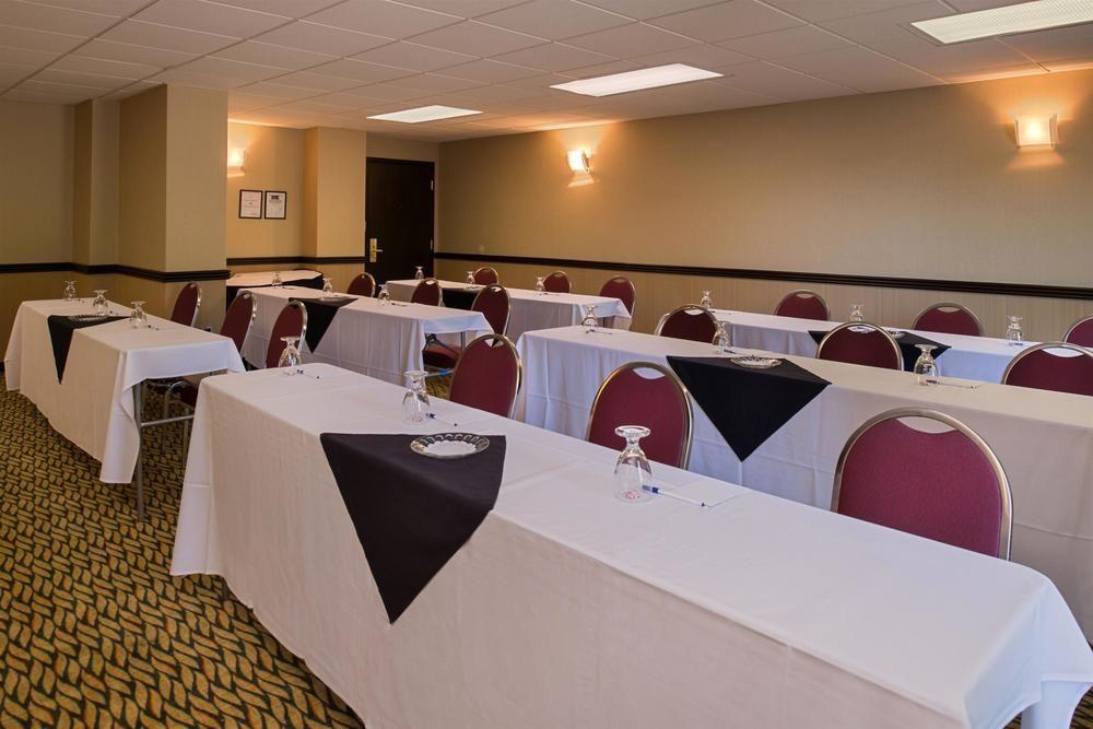 Ramada Plaza Rochester Airport Eksteriør billede