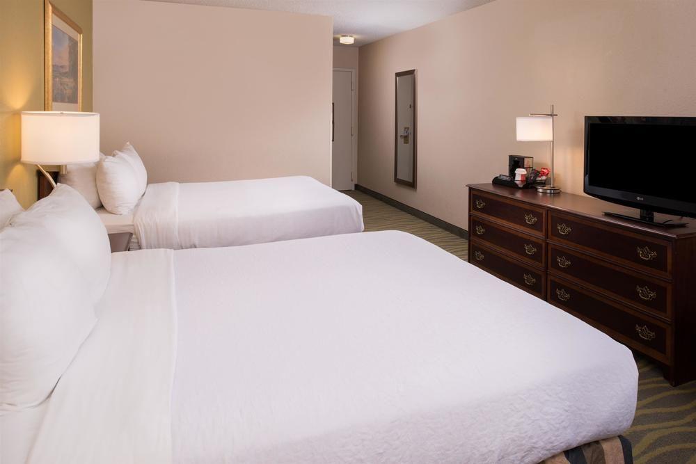 Ramada Plaza Rochester Airport Eksteriør billede