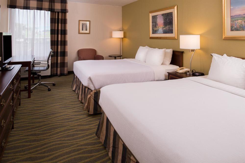 Ramada Plaza Rochester Airport Eksteriør billede