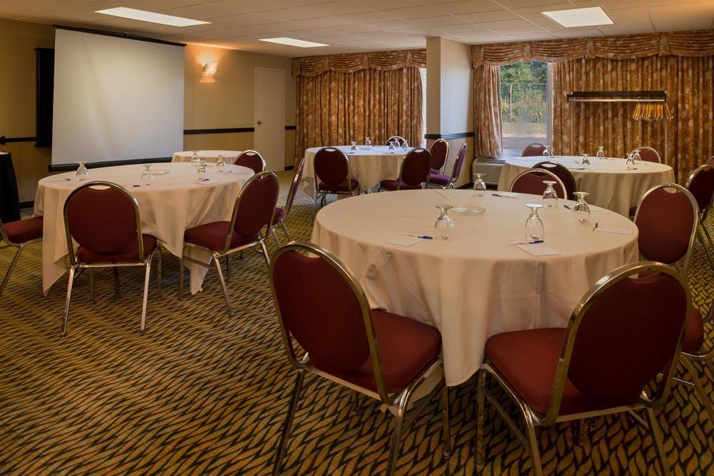 Ramada Plaza Rochester Airport Eksteriør billede