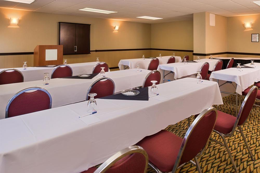 Ramada Plaza Rochester Airport Eksteriør billede