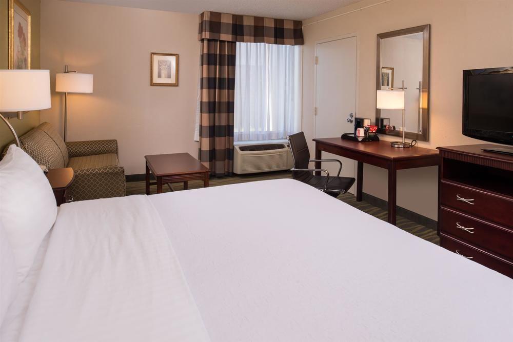 Ramada Plaza Rochester Airport Eksteriør billede