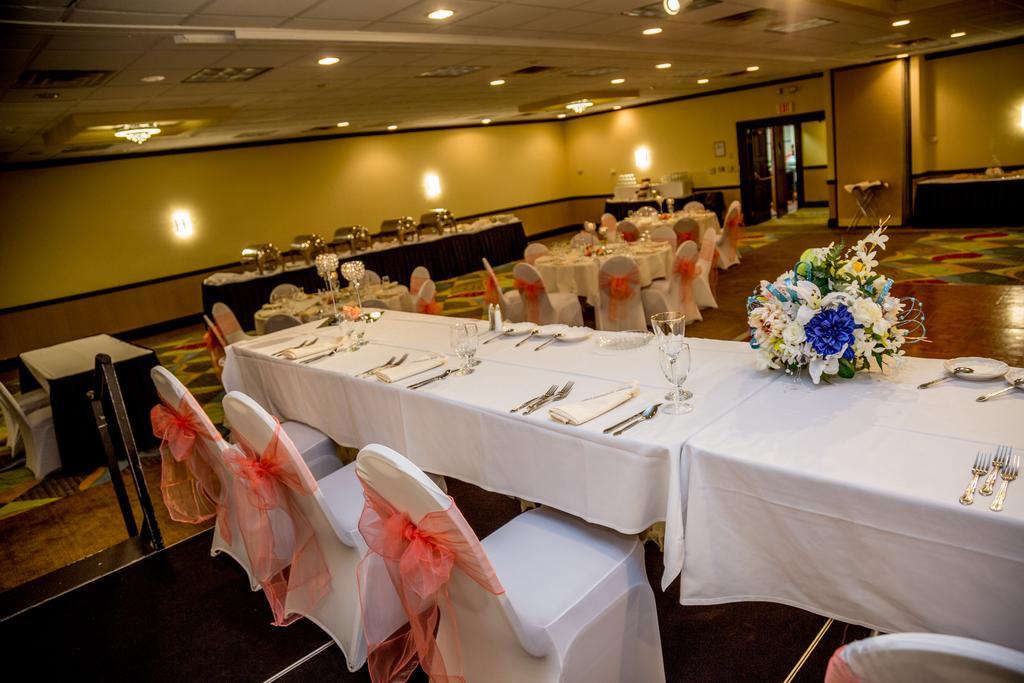 Ramada Plaza Rochester Airport Eksteriør billede