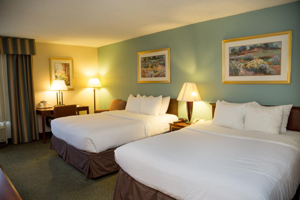 Ramada Plaza Rochester Airport Eksteriør billede