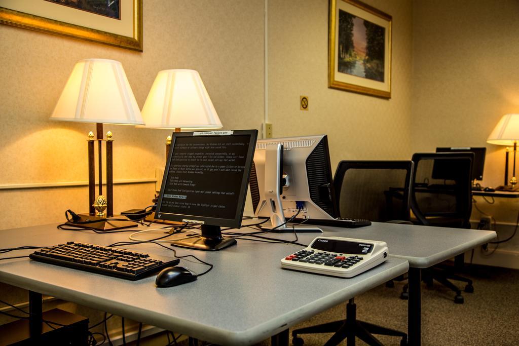 Ramada Plaza Rochester Airport Eksteriør billede